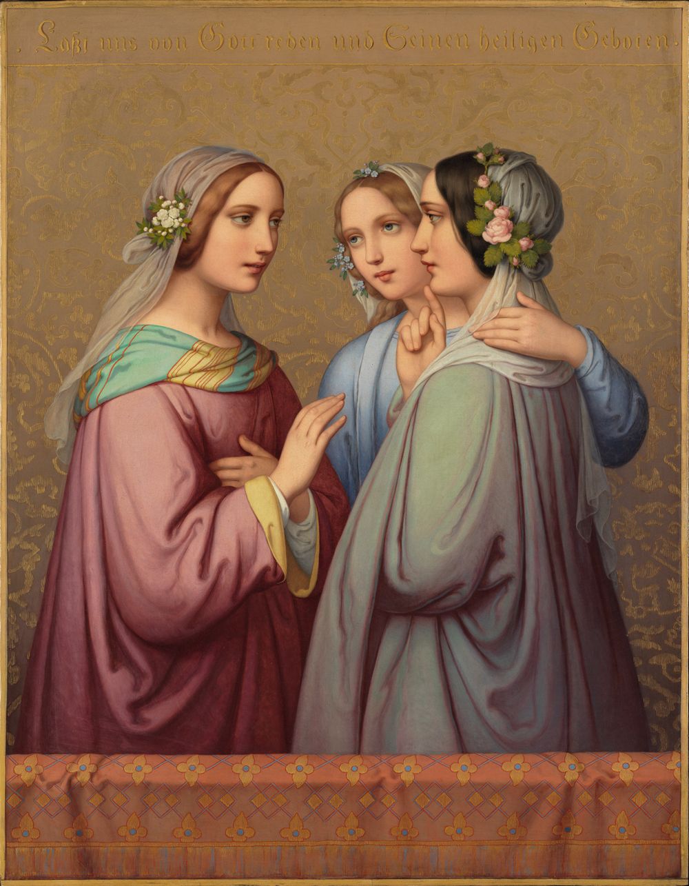 Drei junge Frauen stehen nebeneinander, ihre Körperhaltung und Blicke vermitteln eine enge Verbundenheit. Die Kleidung und Frisuren der Frauen entsprechen dem Biedermeier-Stil.