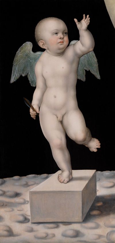 Lucas Cranach stellt einen kleinen, nackten geflügelten Knaben dar, der einen Pfeil in der Hand hält.