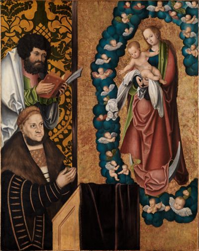 Das Gemälde von Lucas Cranach zeigt einen Mann in einem reich verziertem Gewand, der vor der Muttergottes kniet. Hinter ihm steht ein lesender Mann. Maria sitzt auf einem Thron und hält das Jesuskind im Arm.