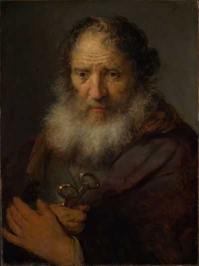Rembrandt zeigt wahrscheinlich den Apostel Paulus, der eine Schriftrolle in der Hand hält, während er seine Zuhörer lehrt.