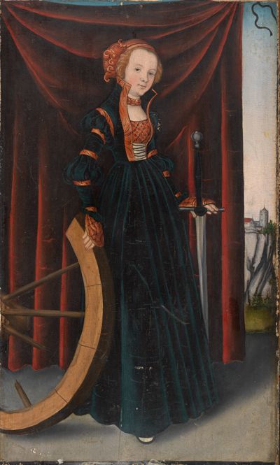 <p>Kunstwerk von Lucas Cranach zeigt eine Frau in einem prächtigen Kleid. Sie hält ein Schwert und ein Rad in der Hand.</p><p></p><p></p>