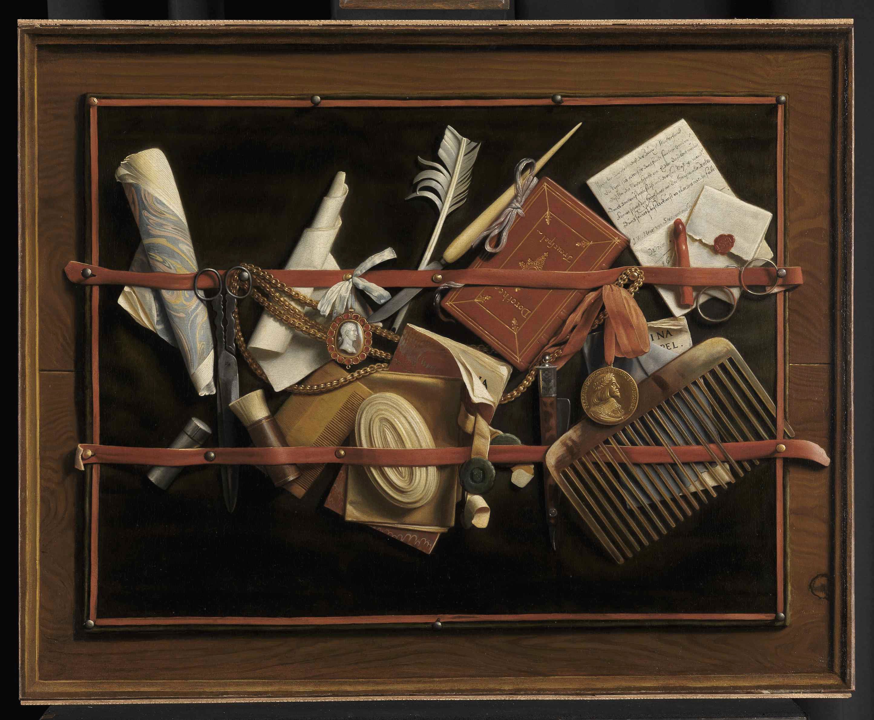 Das Gemälde zeigt eine Tafel an der viele unterschiedliche Gegenstände mit einem Lederband befestigt sind.