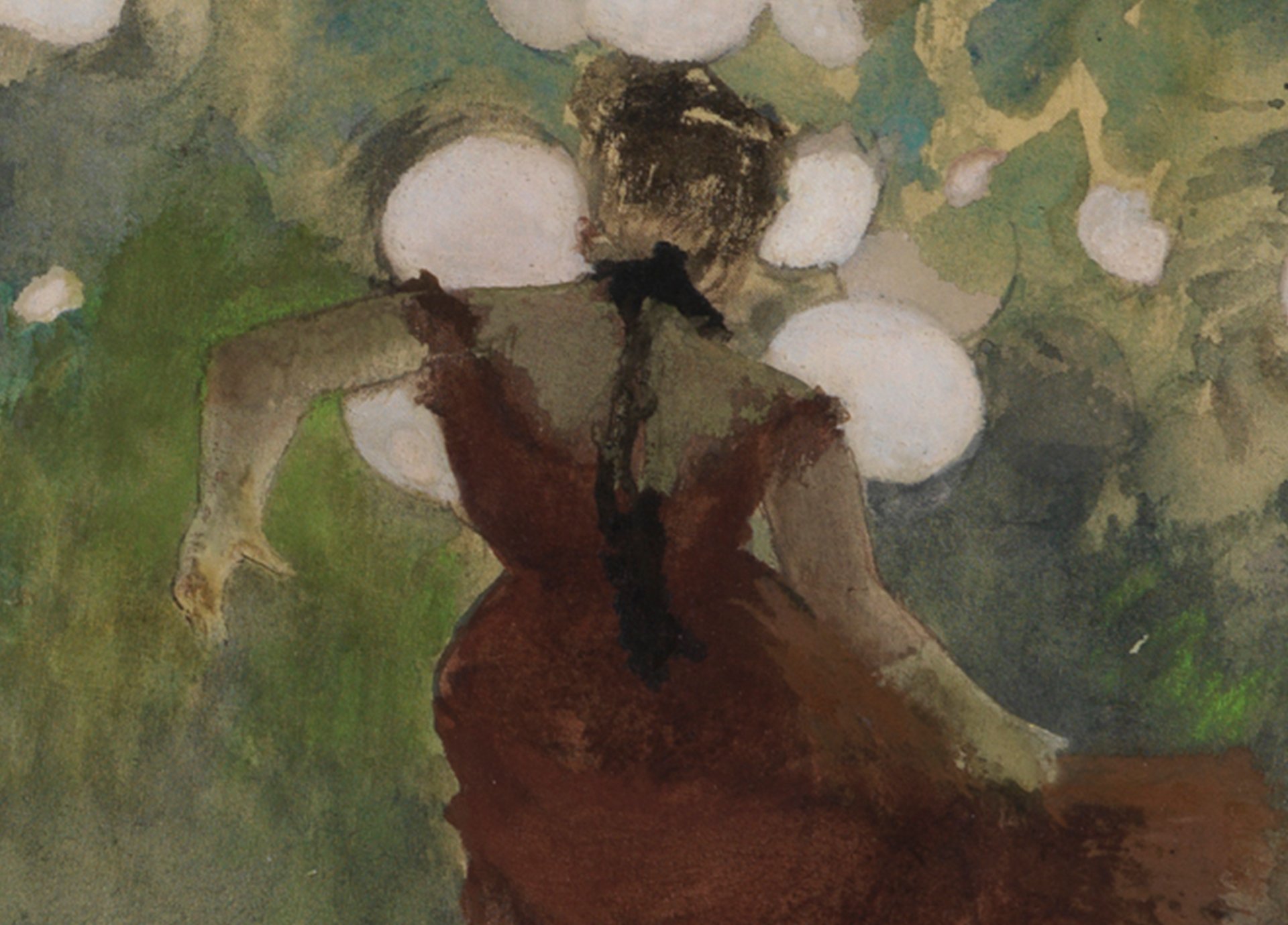 Abbildung eines Details von Degas Sängerin in einem Pariser Gartencafé. Die Frau ist in einem roten Kleid von hinten zu sehen.