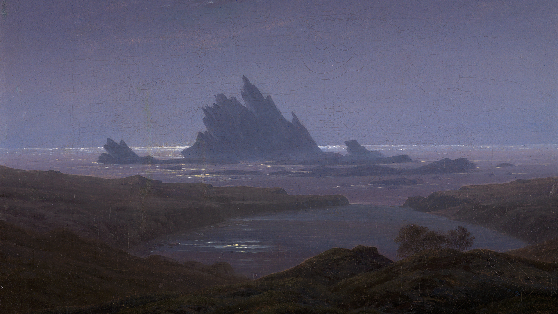 Detail des Gemäldes Felsenriff am Meeresstrand von Caspar David Friedrich, entstanden 1824. Es zeigt einen im Meer stehenden Felsen im violetten Morgenrot.