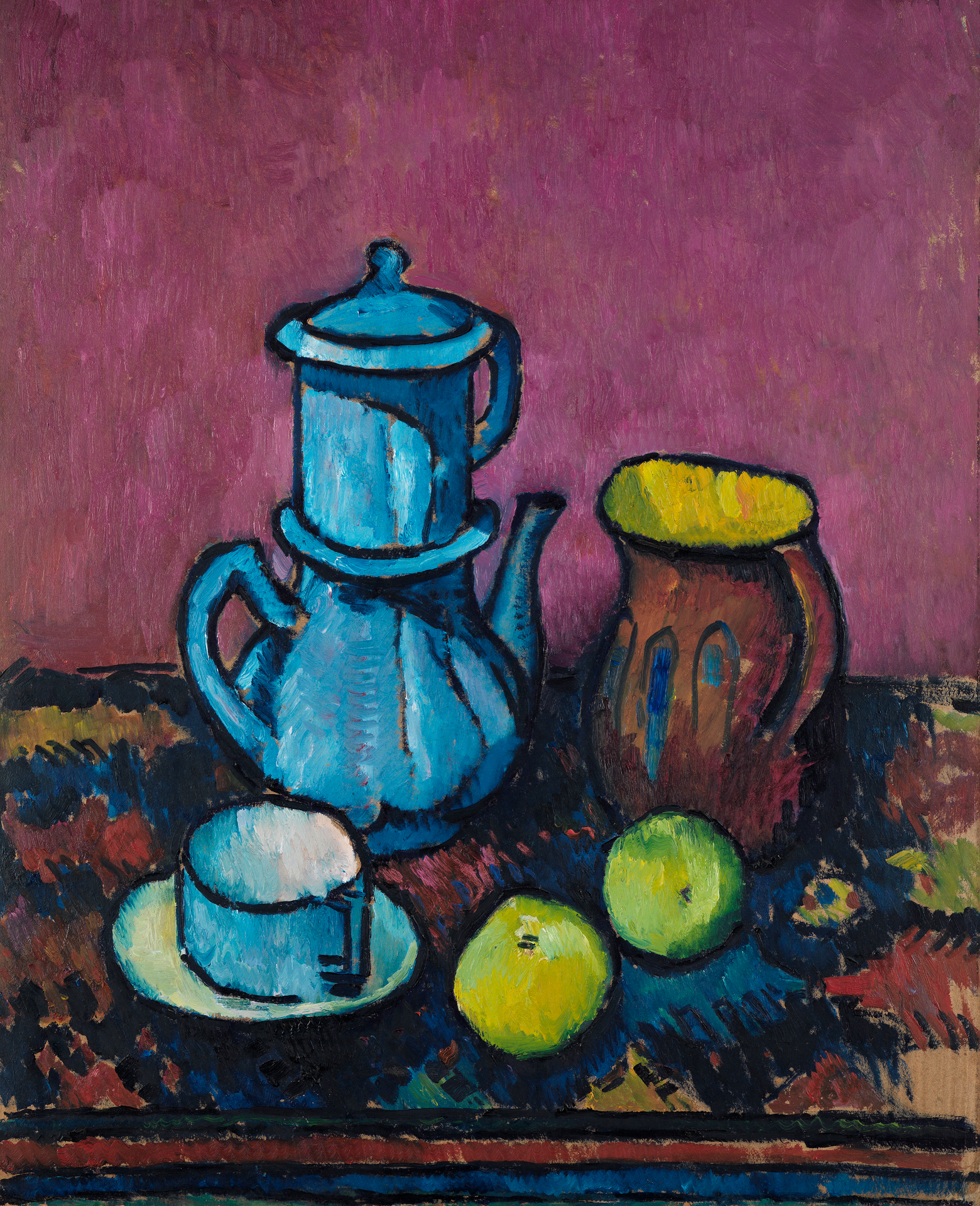 Stilleben mit Kaffeegeschirr und Äpfeln von Alexander Kanoldt. Das Gemälde ist abstrakt gestaltet. Die Kanne und die Tasse sind blau. Der Hintergrund ist magenta.