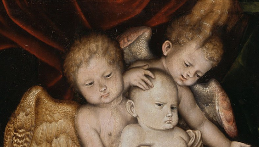 Das Foto zeigt einen Detailausschnitt des Gemäldes von Hans Baldung "Geburt Christi". Darauf sind zwei Engel und das Jesuskind zu sehen.