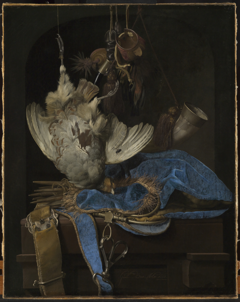 Das Stillleben zeigt vor allem Jagdgeräte und ein totes Rebhuhn.