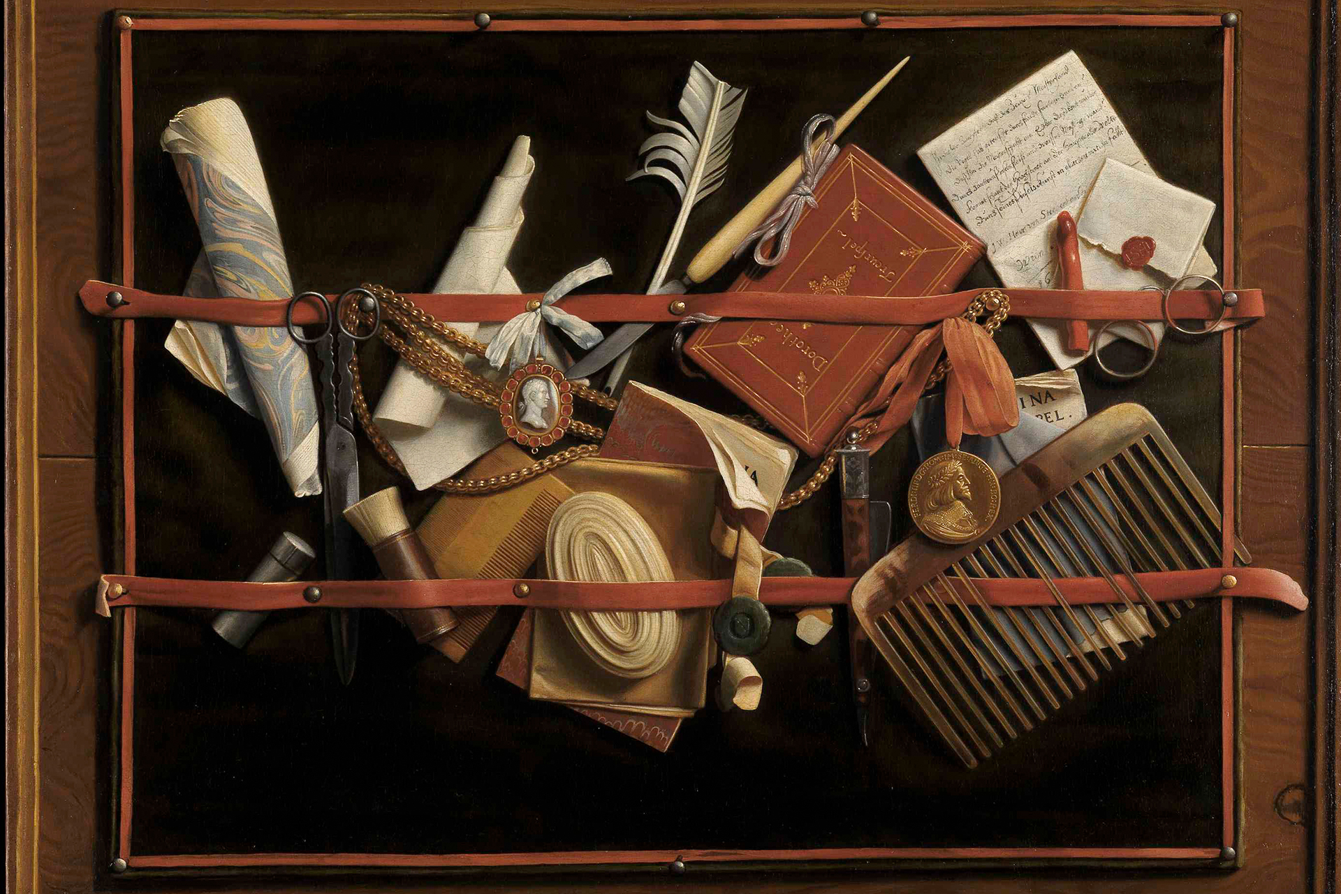 Ausschnitt des Augenbetrüger-Stilllebens von Samuel van Hoogstraten mit vielerlei persönlicher Gegenstände.