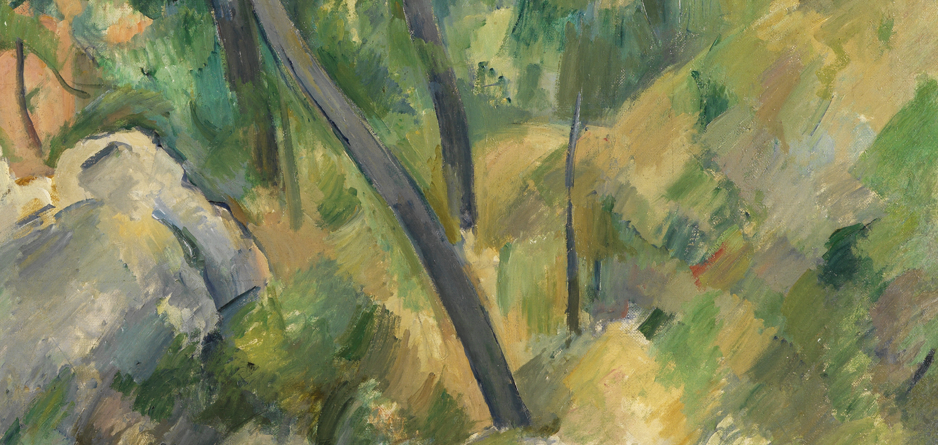Detail des Gemäldes Blick auf das Meer bei L’Estaque von Paul Cézanne. Nahansicht Pinselstriche, Felsen, dünne Baumstämme, dazwischen bewachsenes Gelände.