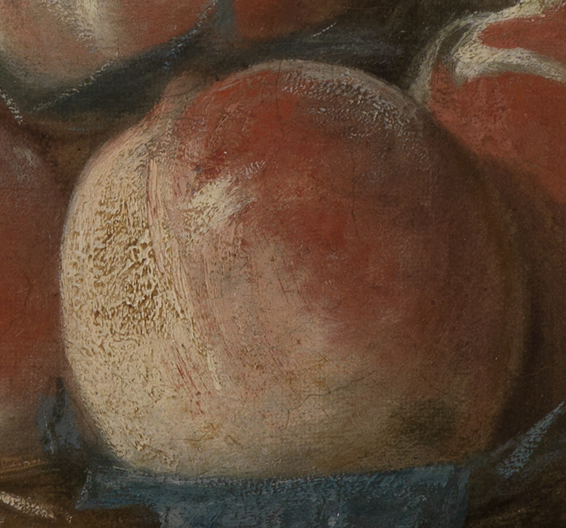 Detail aus Chardins Stillleben mit Zinnkrug. Nahansicht eines Pfirsichs. Trockener, pastoser Farbauftrag.