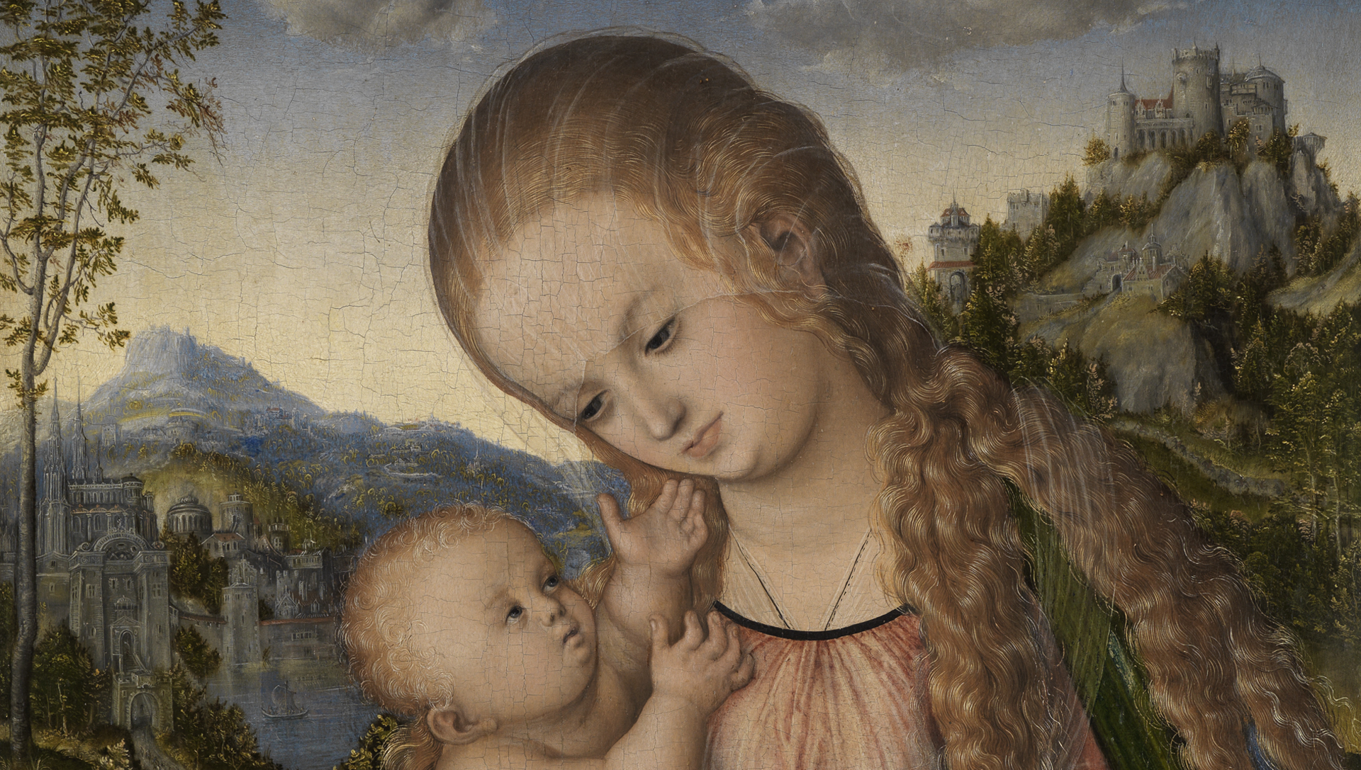 Detail aus Lucas Cranachs Gemälde: Maria mit Kind vor Berglandschaft mit Gewässer, Burgen und Stadt.