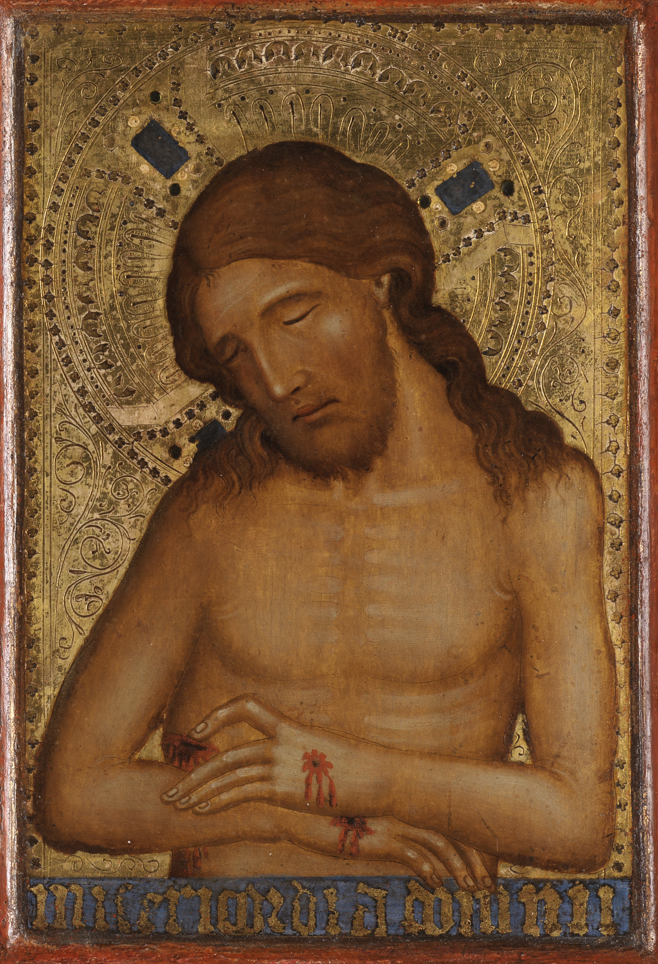 Klappaltar eines böhmischen Meisters. Detail der rechten Tafel: Der leidende, nackte Christus hat die Augen geschlossen und zeigt seine Wundmale.