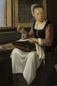 Ausschnitt aus Adriaes van Gaesbeecks Gemälde: Frau in Kleid mit Schürze und Haube sitzt an geöffneten Fenster und stickt.