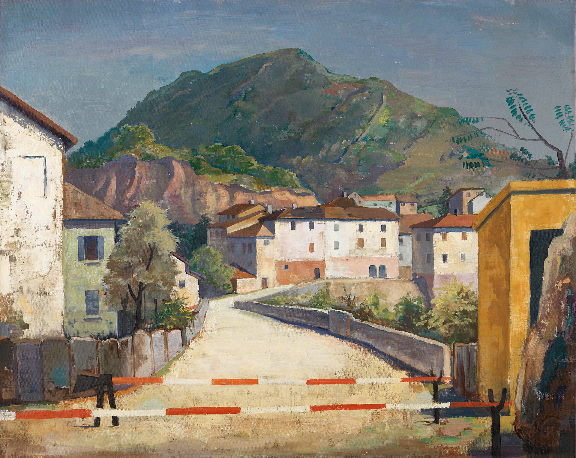 Gemälde von Karl Hofer. Hinter Schranken Ansicht einer Dorfstraße mit Häusern vor bergiger Kulisse.