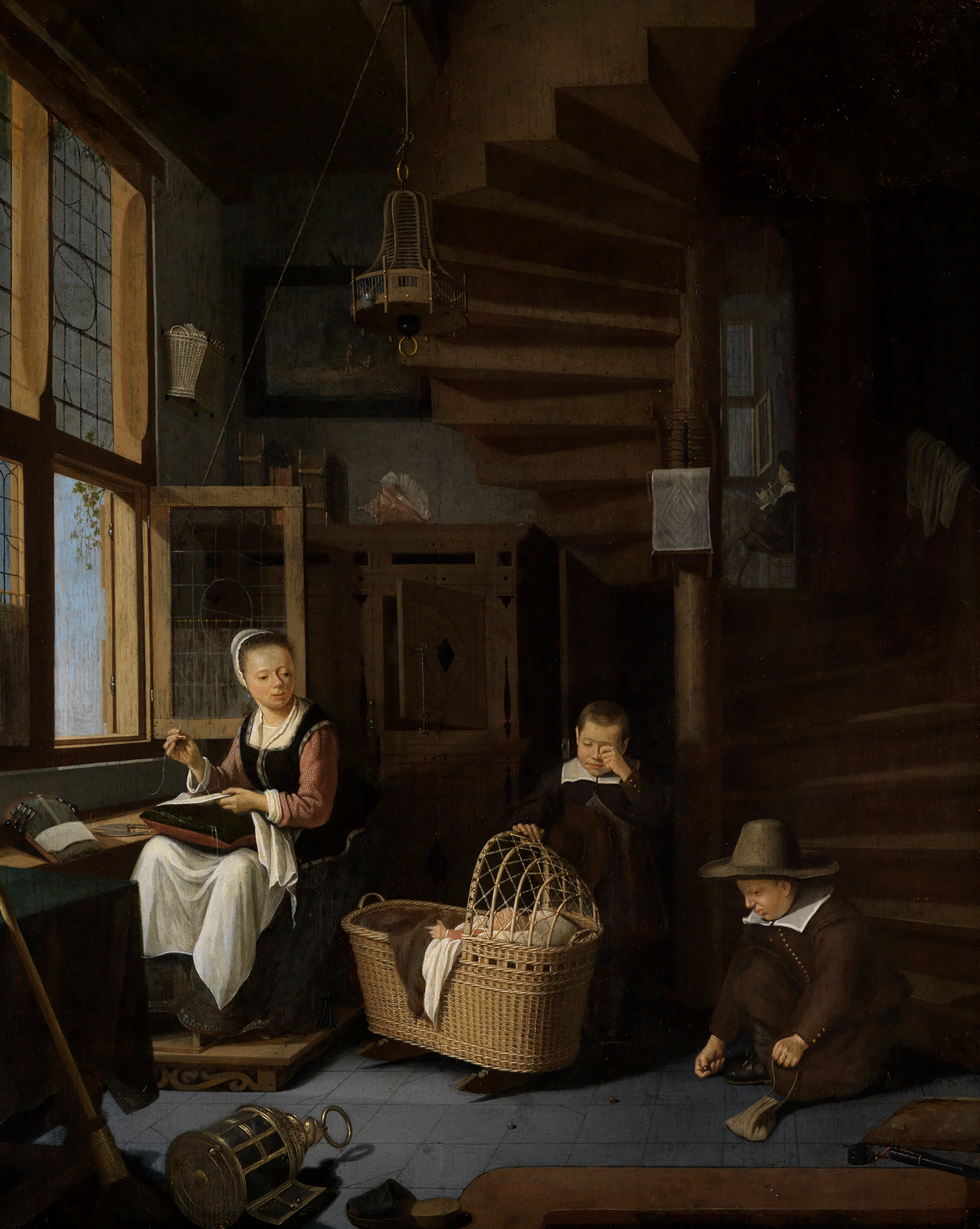 In einem engen Zimmer eine junge Frau am Fenster beim Sticken. Neben ihr zwei Murmel spielende Kinder um eine Korbwiege. Eine Wendeltreppe aus Holz führt nach oben.