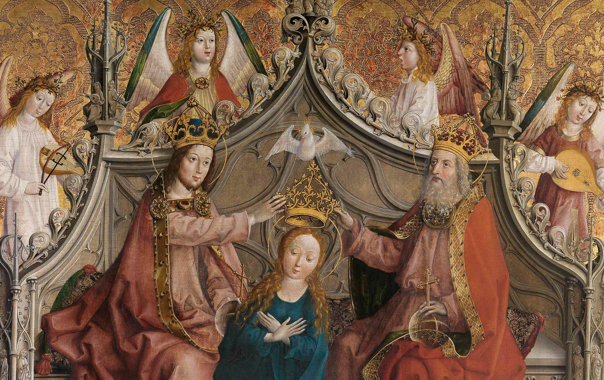 Ein gotisches Gemälde, welches die Krönung Marias zeigt. Maria sitzt auf einer Bank mit gotischen Ornamenten, die von Engeln umgeben ist.