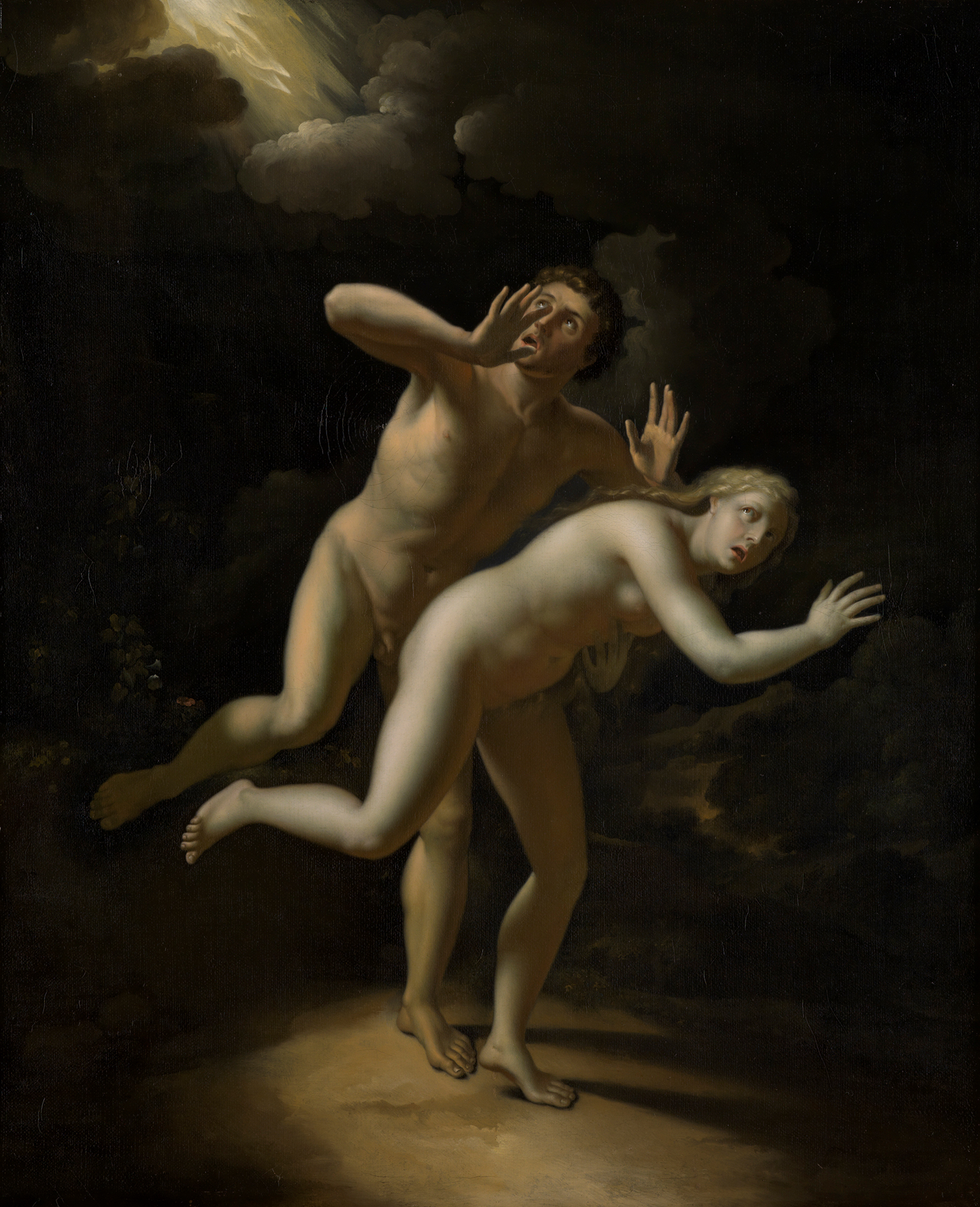 Adam und Eva nackt vor dunklem Hintergrund, in starker Bewegung. Beide nach vorn geneigt, Adam hinter Eva. In Angs nach oben gereckte Arme. Adam blickt hinter sich, wo ein Blitz aus den Wolken tritt.