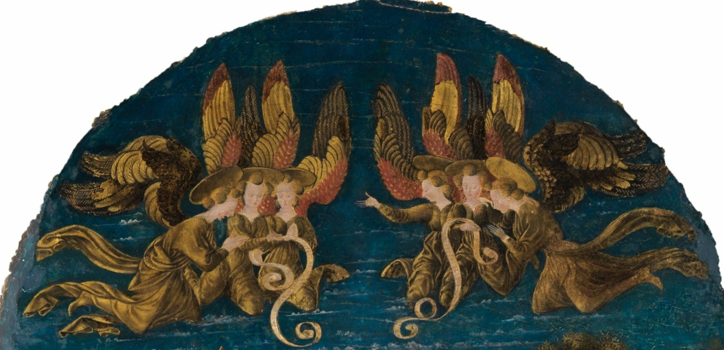 Ausschnitt aus dem Gemälde von Paolo Uccello: Zwei Dreiergruppen von golden bekleideten Engeln schweben vor blauem Himmel und singen.