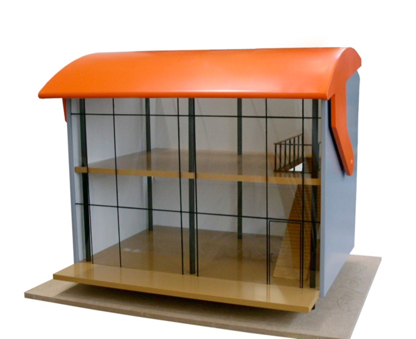 Das bunte Architekturmodell ist von einer Mülltonne inspiriert. Die Frontseite ist allerdings aus Glas, sodass man ins Innere schauen kann.