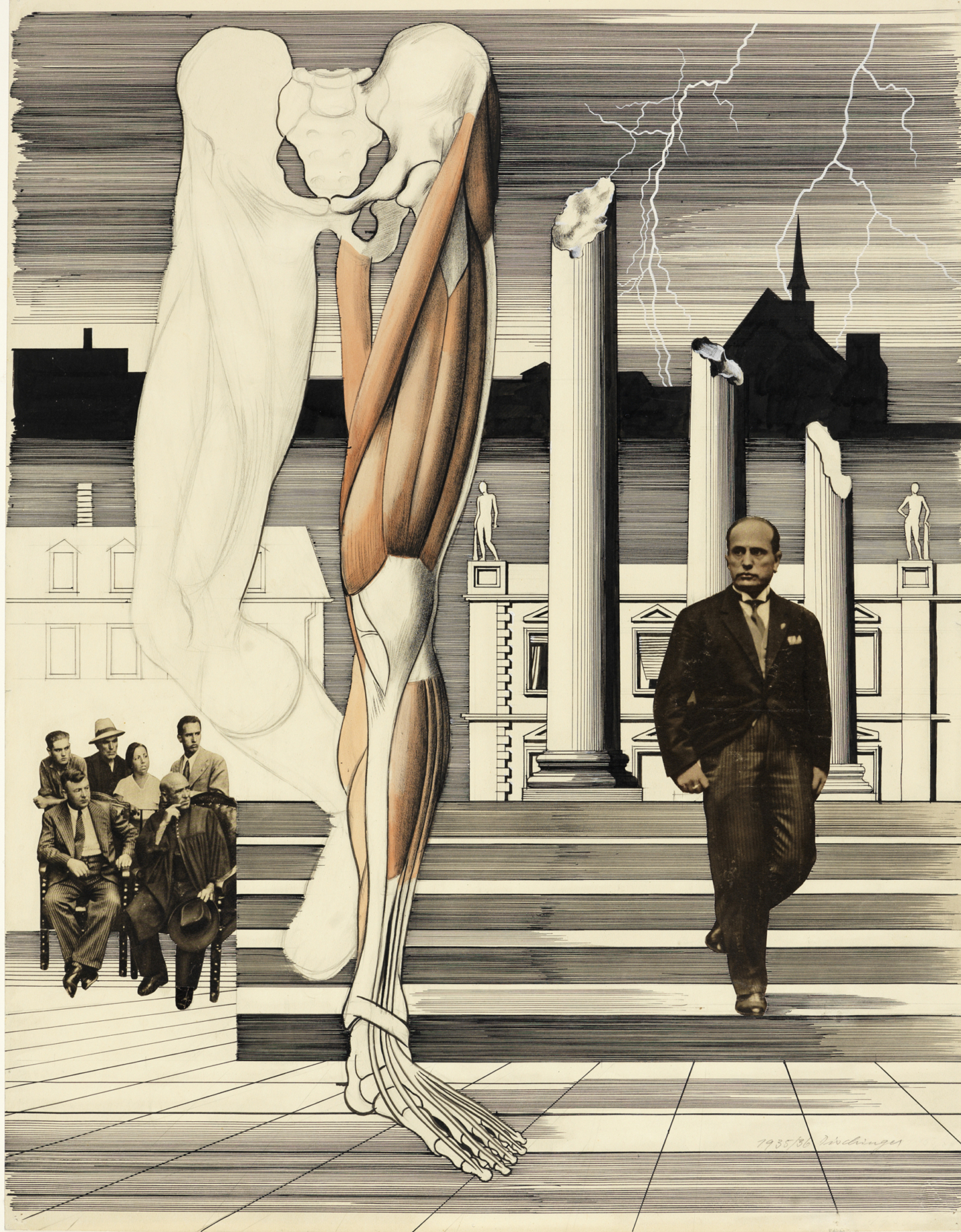 Ein Mann schreitet eine Treppe hinunter. Neben ihm läuft das Fragment eines Unterkörpers. Links sitzt ein Publikum. Im Hintergrund durchzucken Blitze den Himmel.